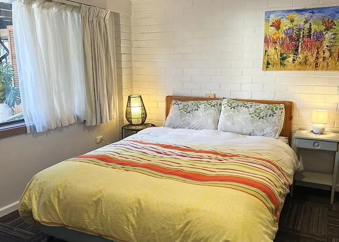 Guest Suite-2 Beds,Private Entry, Bathroom & Laundry