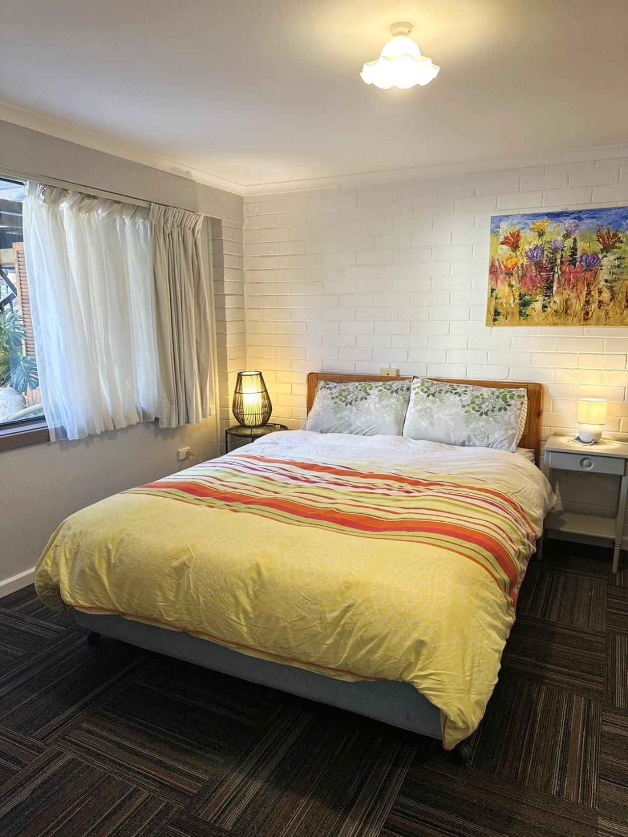 Guest Suite-2 Beds,private Entry, Bathroom & Laundry Homestay *