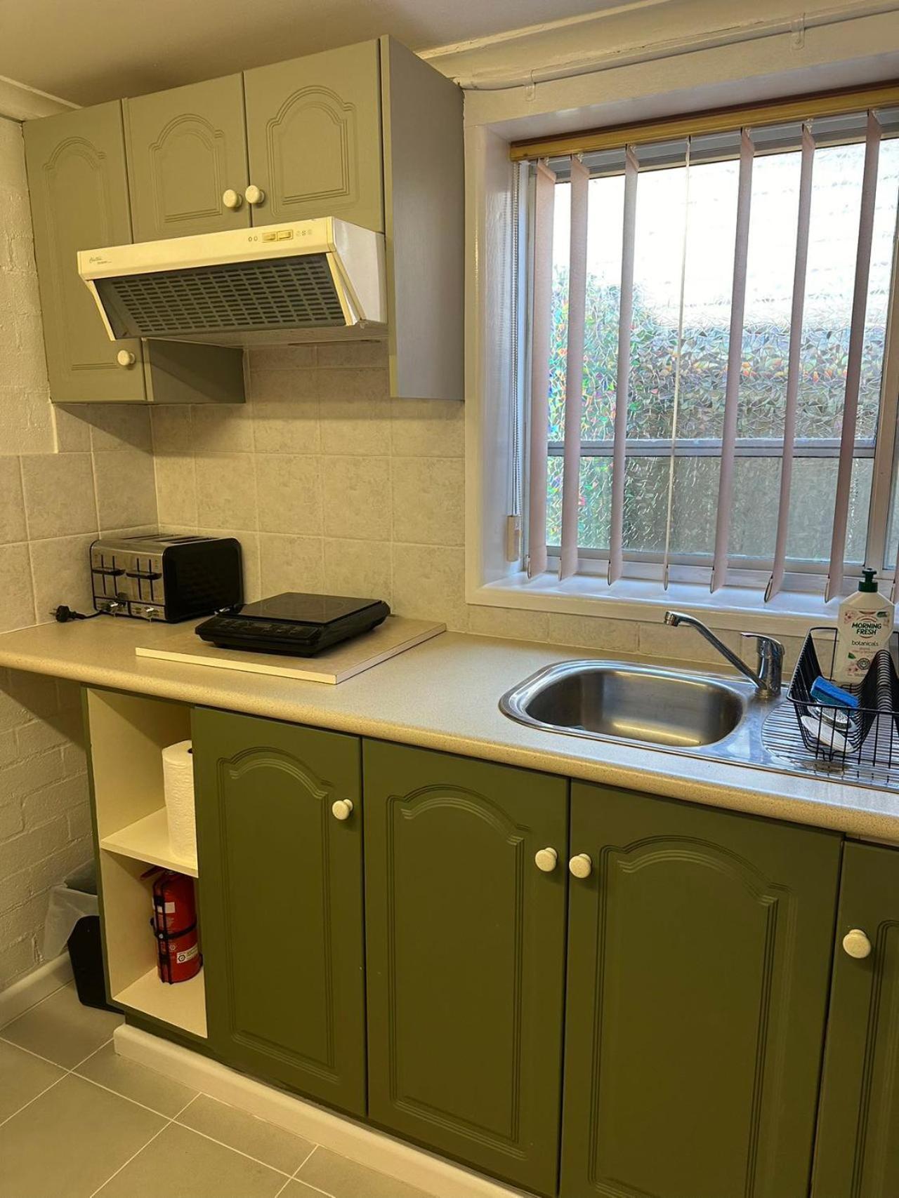 Guest Suite-2 Beds,private Entry, Bathroom & Laundry Wollongong